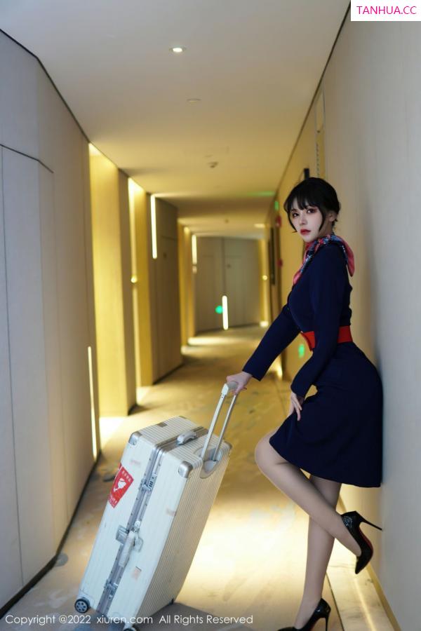   [XiuRen]高清写真图 2022.12.27 No.6048 桃桃子_ 空姐制服第5张图片
